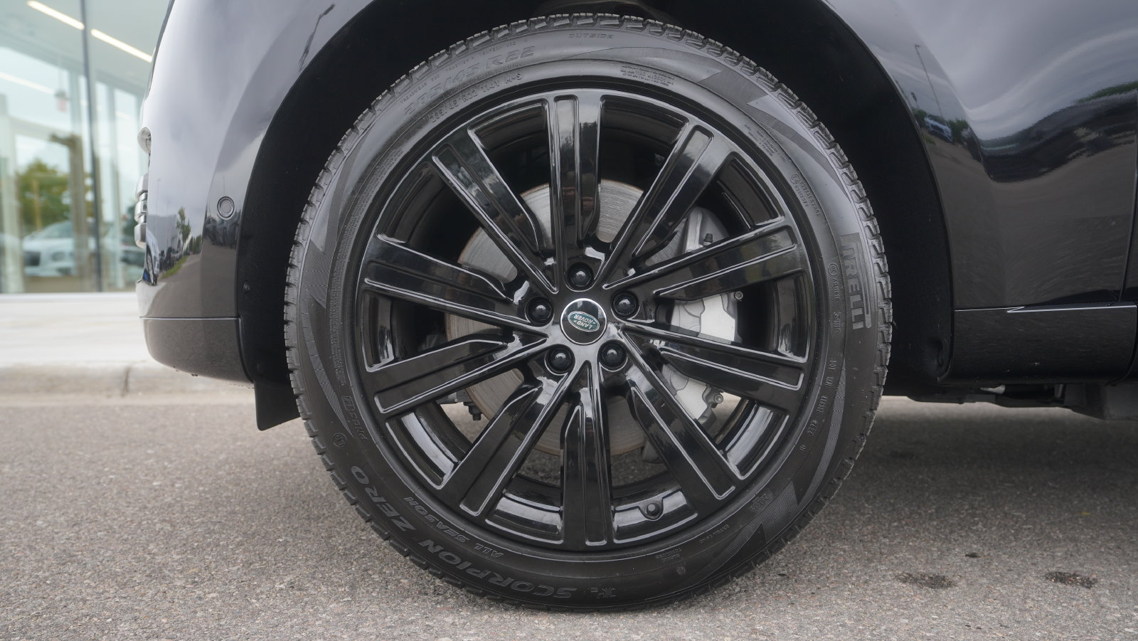 Used 2025 Land Rover Range Rover SE AWD/4WD image 6