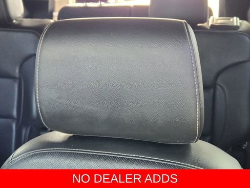 Used 2023 GMC Acadia SLT w/ Preferred Package image 21