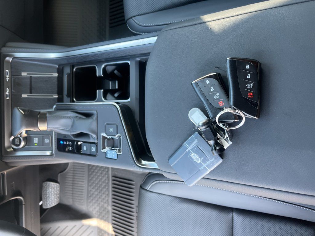 Used 2026 Lexus GX 550 w/ Accessory Package (2T) AWD/4WD image 30