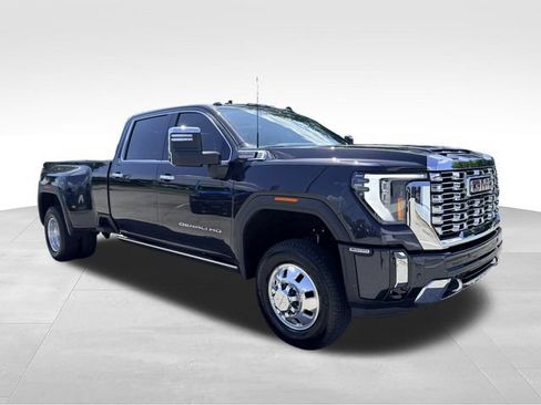 Used 2024 GMC Sierra 3500 Denali w/ Denali Reserve Package AWD/4WD image 3