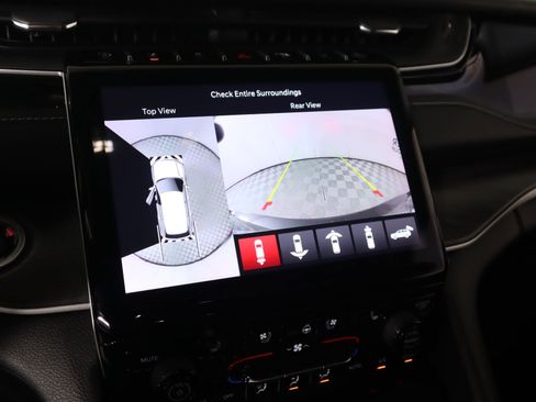 Used 2023 Jeep Grand Cherokee L Limited w/ Luxury Tech Group II image 6