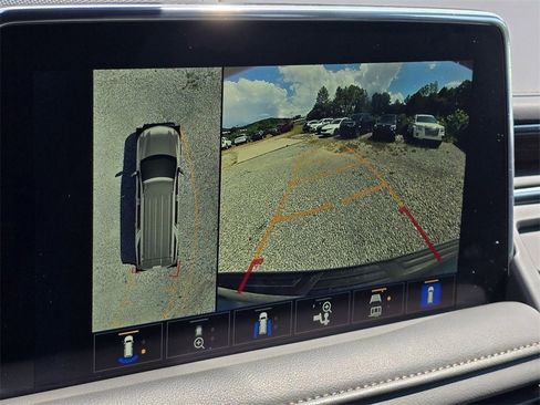 Used 2024 Chevrolet Suburban High Country image 9