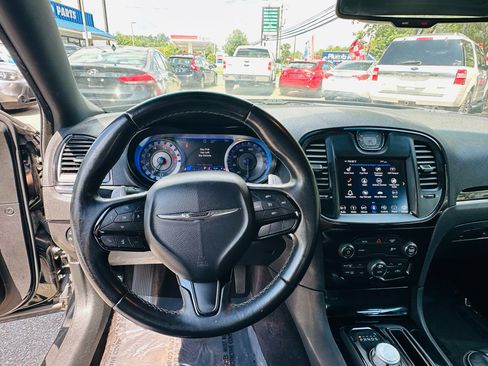 Used 2019 Chrysler 300 S image 15