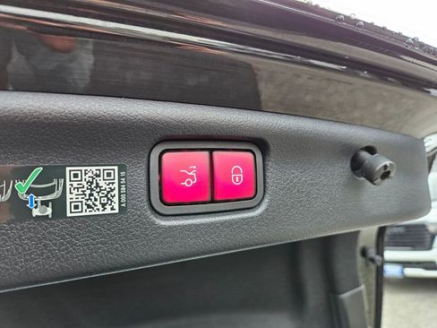 Used 2022 Mercedes-Benz C 300 4MATIC Sedan image 11