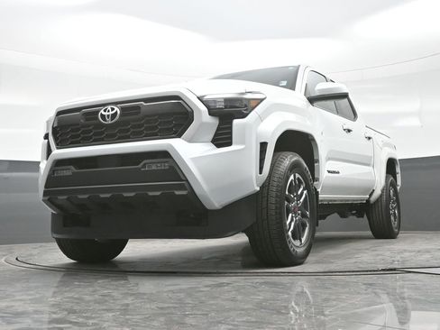 Used 2024 Toyota Tacoma TRD Sport AWD/4WD image 23