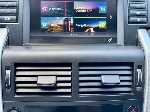 Used 2016 Land Rover Discovery Sport HSE image 27