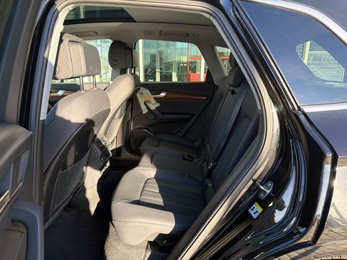 Used 2023 Audi Q5 2.0T Premium w/ Convenience Package image 12