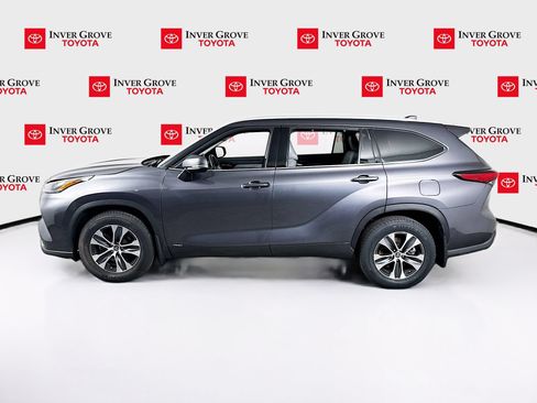 Used 2022 Toyota Highlander XLE AWD/4WD image 8