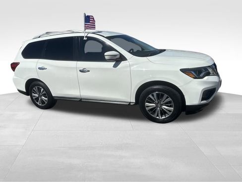 Used 2017 Nissan Pathfinder SV image 4