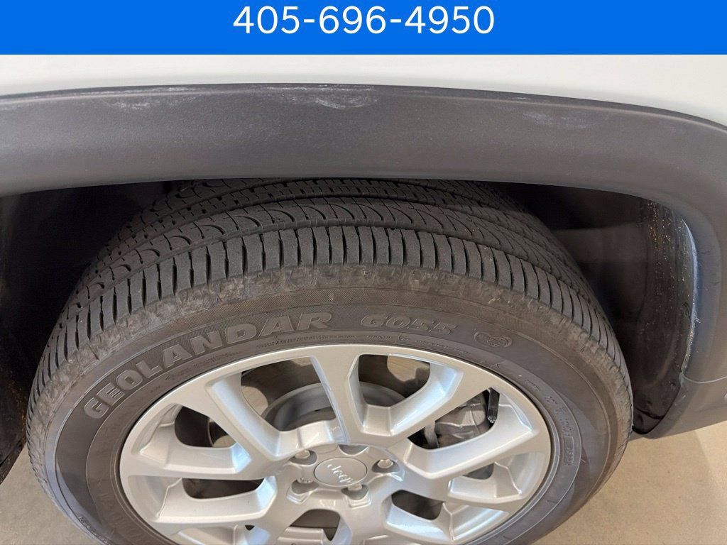 Used 2024 Jeep Compass Latitude AWD/4WD image 27