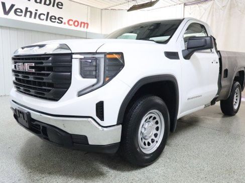 Used 2023 GMC Sierra 1500 Pro w/ Convenience Package image 2