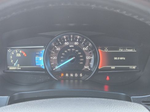Used 2018 Ford Explorer XLT w/ Equipment Group 202A AWD/4WD image 17