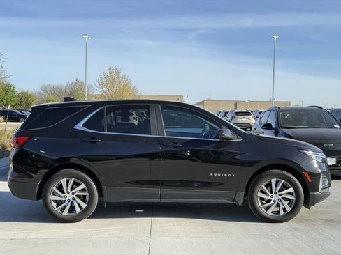 Used 2022 Chevrolet Equinox LT image 3