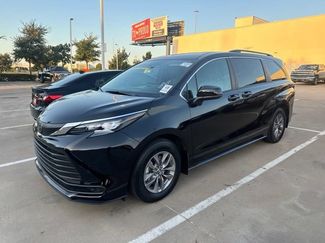 Used 2026 Toyota Sienna LE FWD video 1
