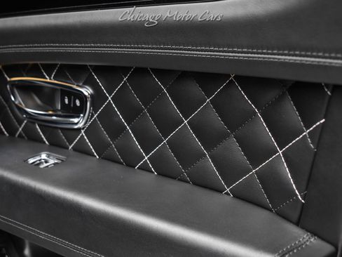 Used 2017 Bentley Bentayga AWD/4WD image 43
