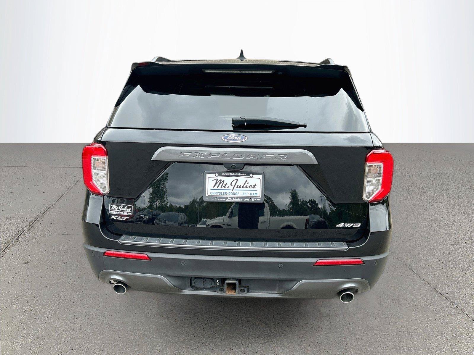 Used 2023 Ford Explorer XLT w/ Equipment Group 202A AWD/4WD image 5