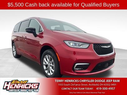 New 2026 Chrysler Pacifica Select