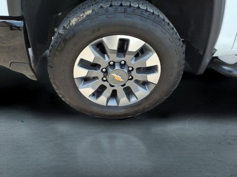 Used 2024 Chevrolet Silverado 2500 Custom w/ Custom Convenience Package image 9