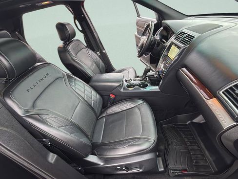 Used 2017 Ford Explorer Platinum image 28