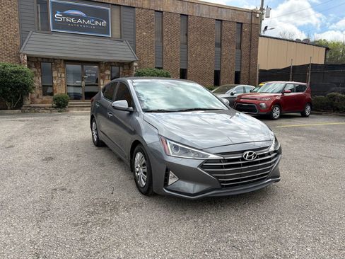 Used 2020 Hyundai Elantra SE w/ Cargo Package (C1) FWD image 3
