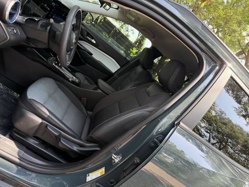 Used 2025 Chevrolet Trax LT FWD image 22