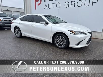 Used 2022 Lexus ES 300h w/ Accessory Package 2