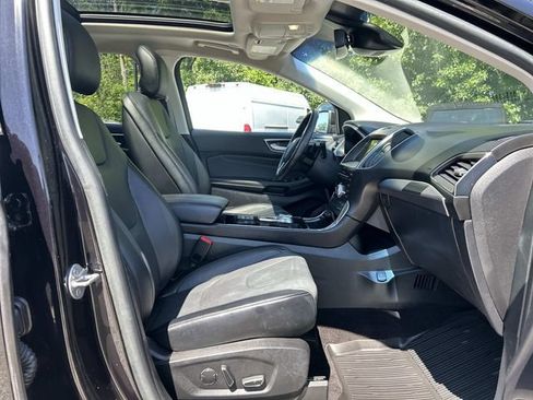 Used 2019 Ford Edge Titanium w/ Equipment Group 301A AWD/4WD image 18