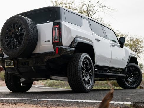 Used 2025 GMC Hummer EV 2X image 4