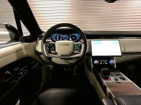 Used 2023 Land Rover Range Rover Long Wheelbase SE AWD/4WD image 3