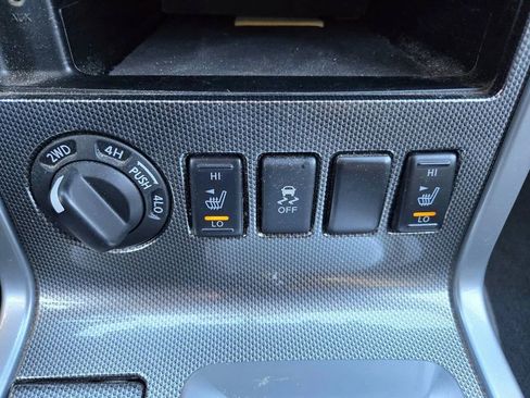 Used 2011 Nissan Pathfinder Silver image 13