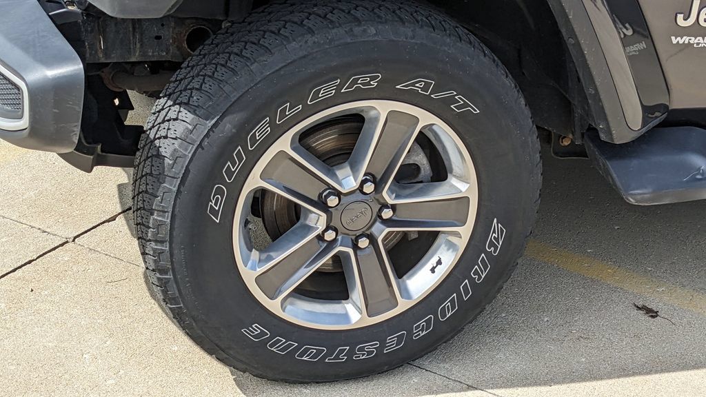 Used 2019 Jeep Wrangler Unlimited Sahara w/ Uconnect 4C Nav & Sound Group AWD/4WD image 10