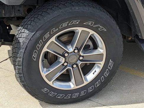 Used 2019 Jeep Wrangler Unlimited Sahara w/ Uconnect 4C Nav & Sound Group AWD/4WD image 10