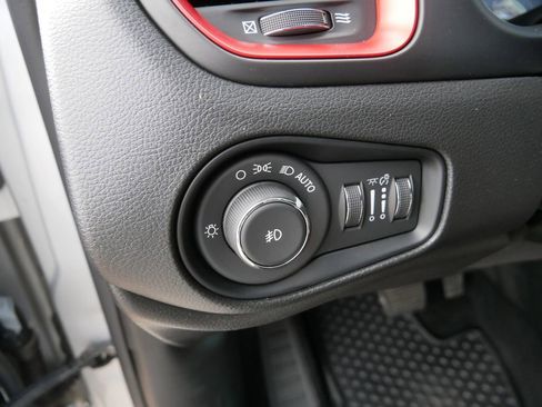 Used 2018 Jeep Renegade Trailhawk image 14