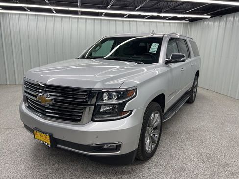 Used 2019 Chevrolet Suburban Premier image 3