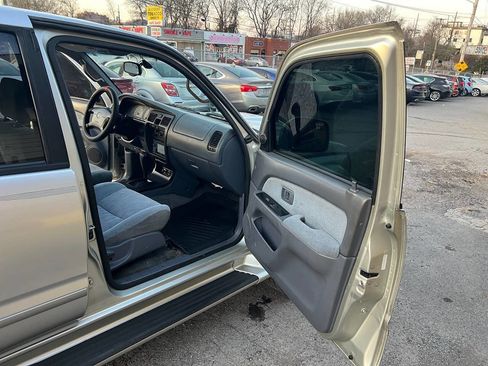 Used 2000 Toyota 4Runner SR5 image 17