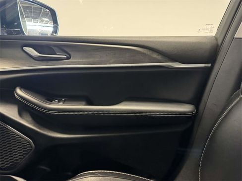 Used 2022 Jeep Grand Cherokee Limited image 28