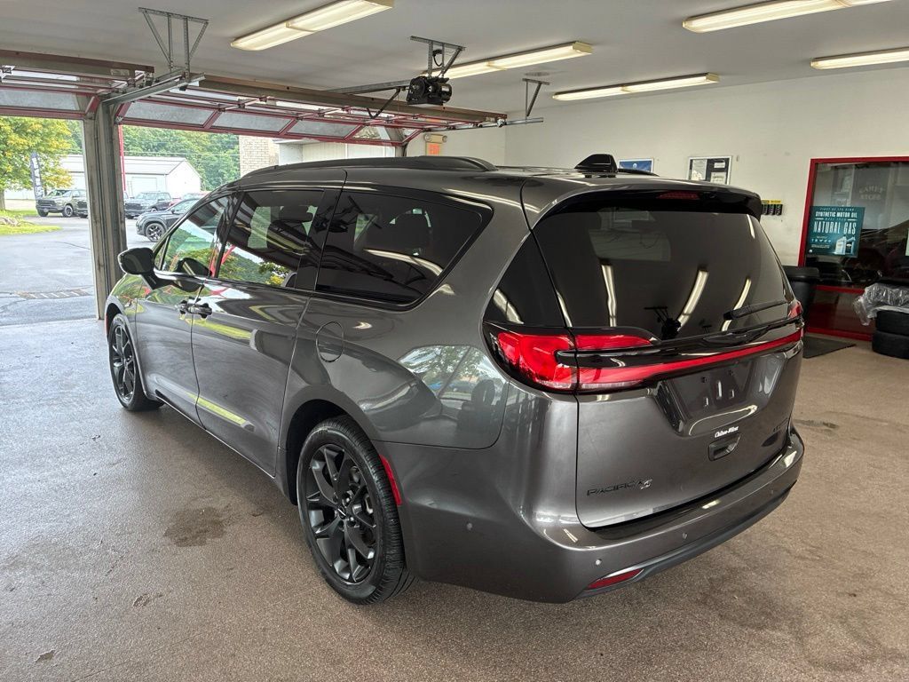Used 2023 Chrysler Pacifica Limited w/ S Appearance Package FWD image 29
