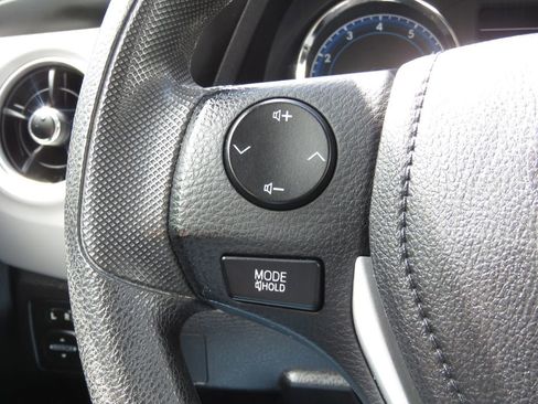 Used 2018 Toyota Corolla LE FWD image 21