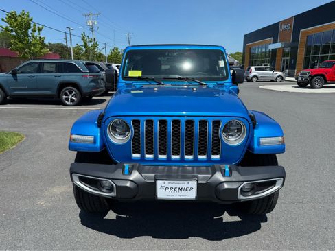 Used 2023 Jeep Wrangler Unlimited Sahara w/ Cold Weather Group AWD/4WD image 3