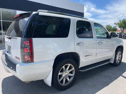 Used 2011 GMC Yukon Denali RWD image 3