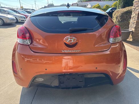 Used 2012 Hyundai Veloster w/ Style Pkg FWD image 4