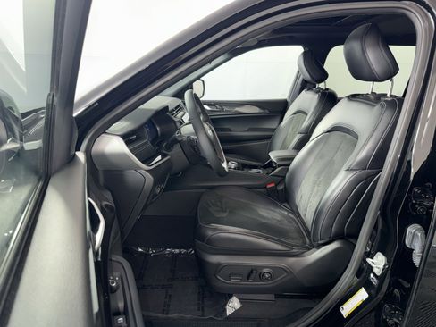 Used 2023 Jeep Grand Cherokee L Laredo AWD/4WD image 13