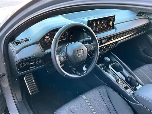 Used 2025 Honda Accord Sport image 16