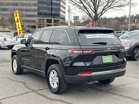 Certified 2023 Jeep Grand Cherokee Laredo image 4