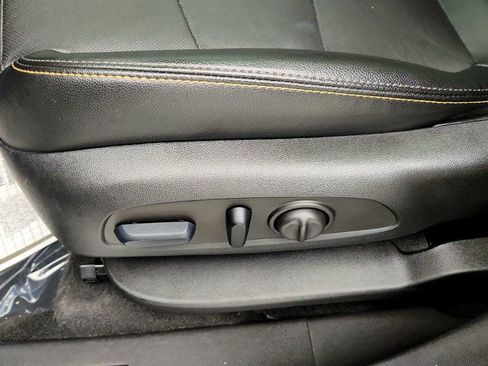 Used 2023 Chevrolet Equinox Premier FWD image 11