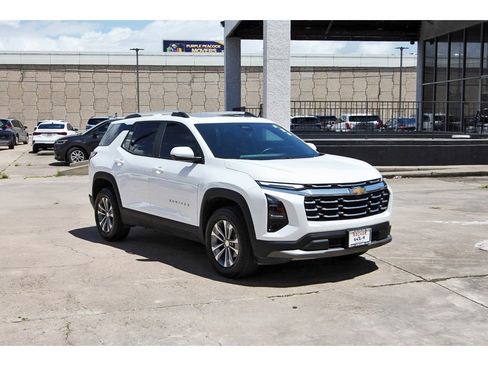 Used 2026 Chevrolet Equinox LT w/ Convenience Package II FWD image 8