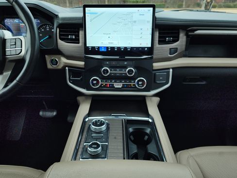 Used 2024 Ford Expedition Max Limited image 24