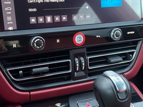 Used 2023 Porsche Macan S image 21