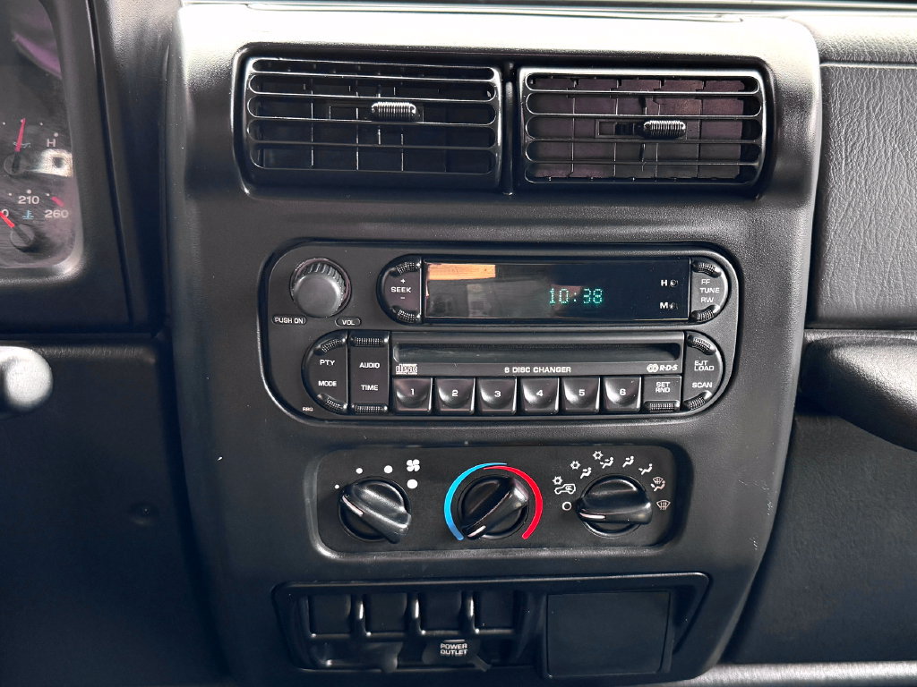 Used 2005 Jeep Wrangler Unlimited w/ Premium Audio Group AWD/4WD image 24