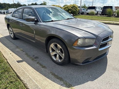 Used 2014 Dodge Charger SE w/ Sport Appearance Group RWD image 4